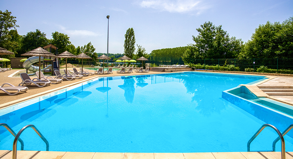 camping les berges de la dordogne avec piscine et proche de riviere