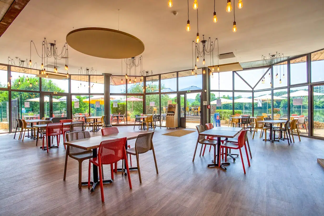 Intérieur restaurant camping Dordogne