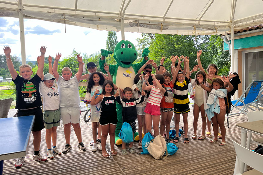 campsite with children's entertainers dordogne