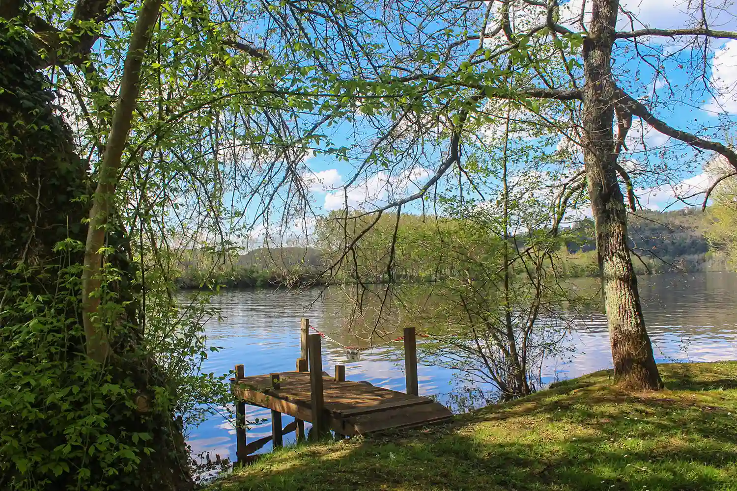 riverside camping in the Dordogne