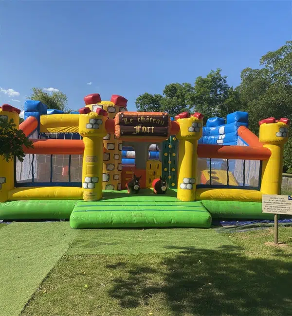 gonflable enfants camping avec activités en Dordogne